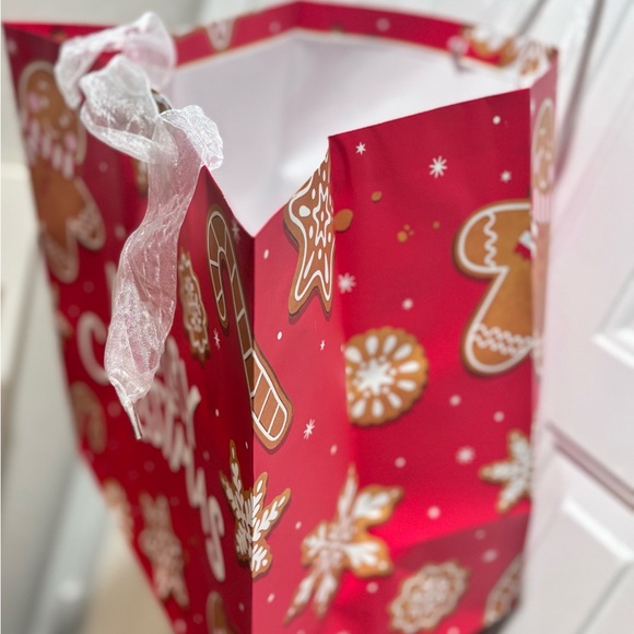 Red Merry Christmas Gift Bag with matching box - Picture 2 of 5